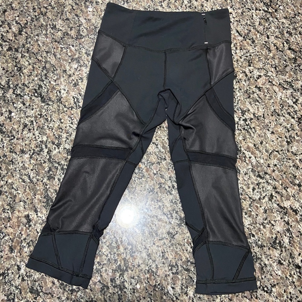 Calia Carrie Underwood mesh crop leggings